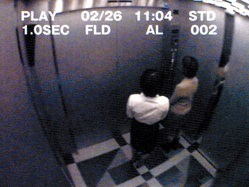 エレベーター内監視モニター